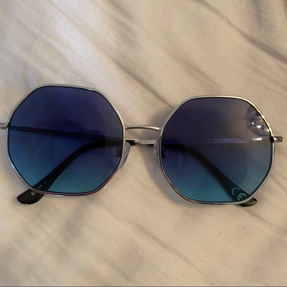 BLUE OCTOGONAL SUNGLASSES